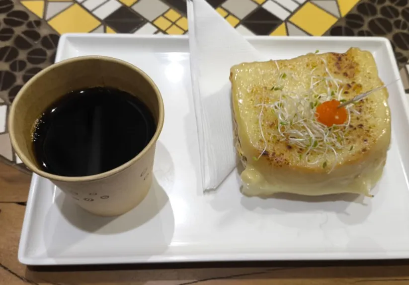 Coffee beer and melted chicken sandwitch. This was average